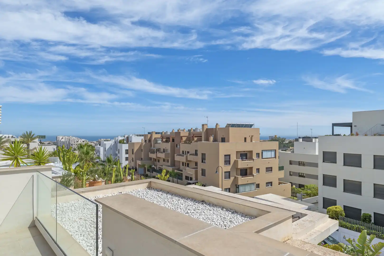 Vista exterior de Casa adosada en venda en Mijas amb Aire condicionat, Terrassa i Piscina