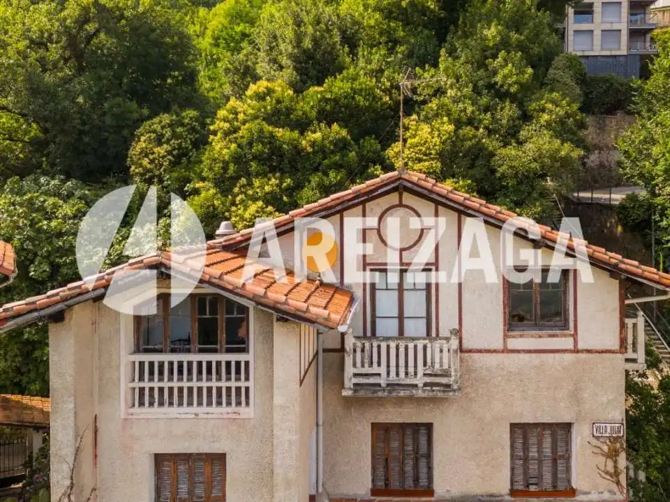 Vista exterior de Casa o xalet en venda en Donostia - San Sebastián  amb Calefacció, Jardí privat i Terrassa