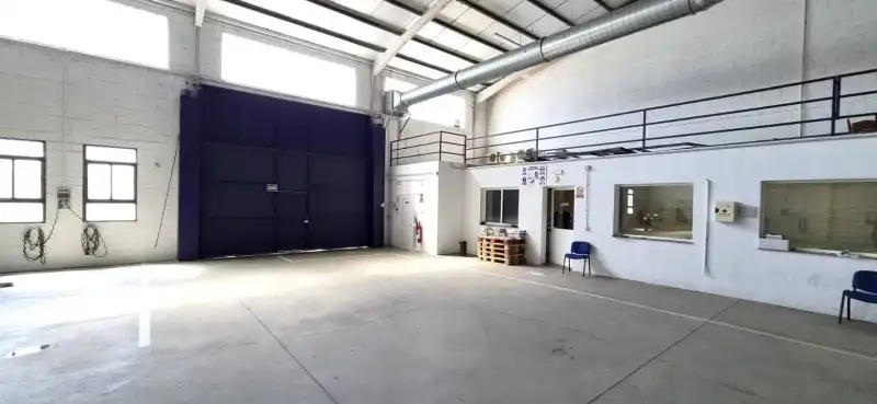 Fabrikhallen zur Miete in Plasencia