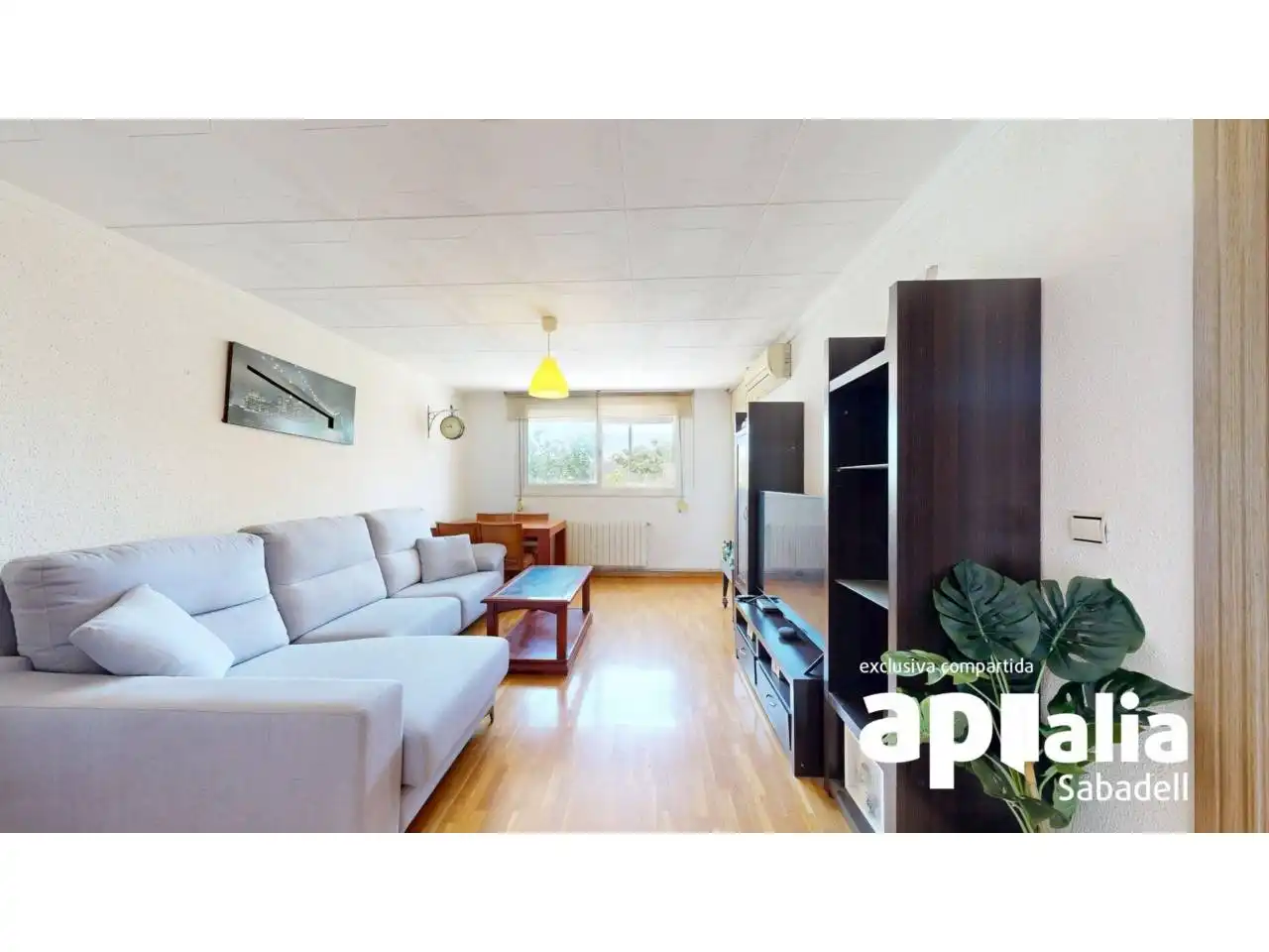 Sala de estar de Piso en venta en Badia del Vallès con Aire acondicionado, Calefacción y Parquet