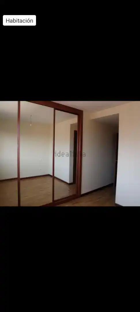Schlafzimmer von Maisonette zum Verkauf in Gijón  mit Parkett, Abstellraum und Ofen