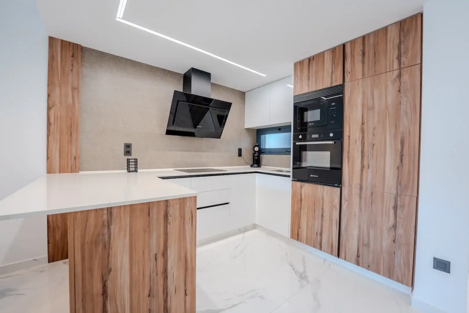 Flat with terrace for sale in El Raso, imagen 2