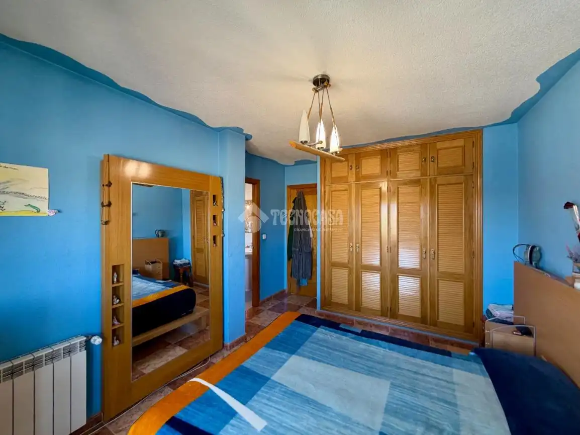 Habitación de Casa adosada en venta en Villanueva de la Torre con Jardín privado, Terraza y Balcón