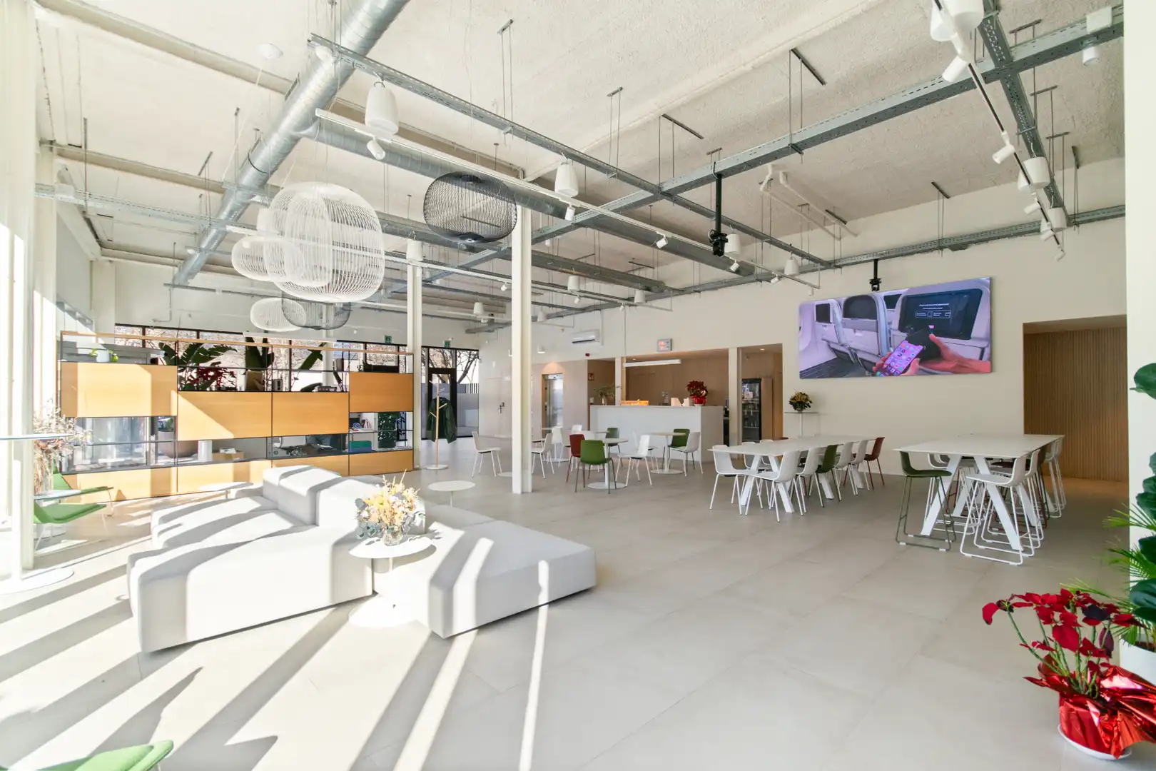 Büro zur Miete in Cornellà de Llobregat mit Klimaanlage, Heizung und Alarm