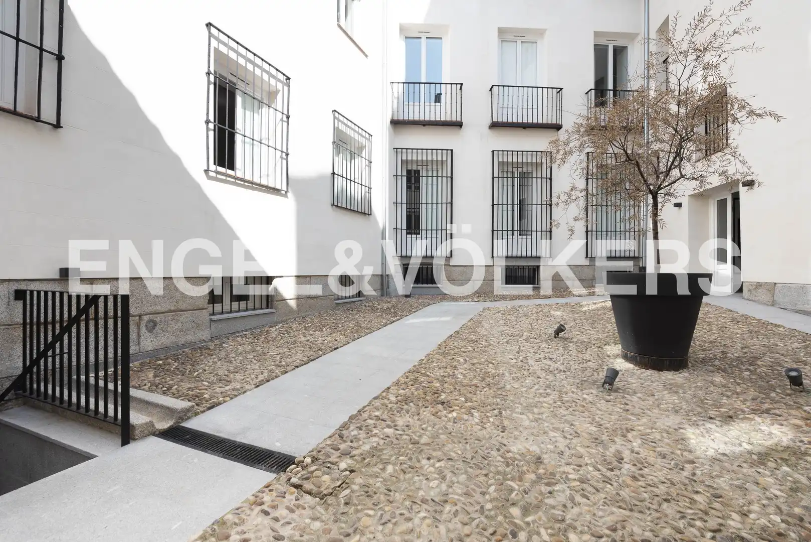 Außenansicht von Wohnungen zur Miete in Madrid mit Klimaanlage, Heizung und Möbliert