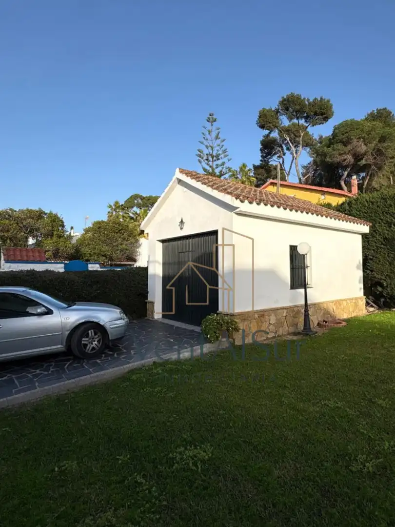 Exterior view of Houses for sale in Sanlúcar de Barrameda  with Private garden, Swimming Pool and Furnished