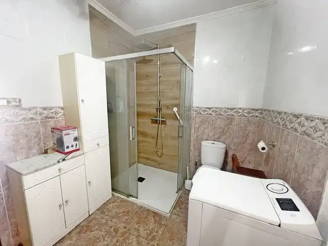 Bany de Casa adosada en venda en Reocín amb Jardí privat, Terrassa i Traster