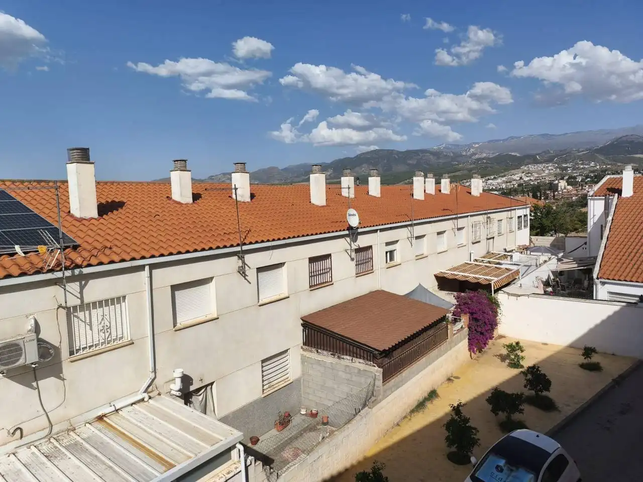Vista exterior de Casa o chalet en venta en Ogíjares con Aire acondicionado