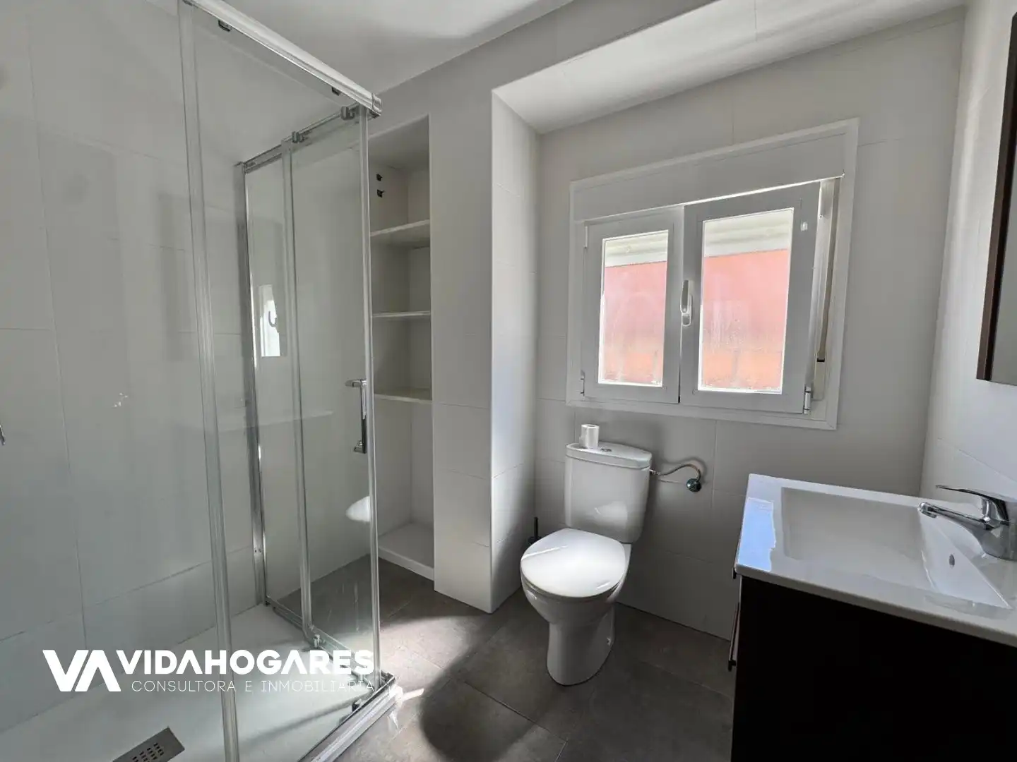 Bathroom of Flat for sale in Rota