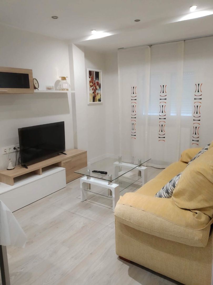 Sala de estar de Piso de alquiler en  Zaragoza Capital con Calefacción, Parquet y Amueblado