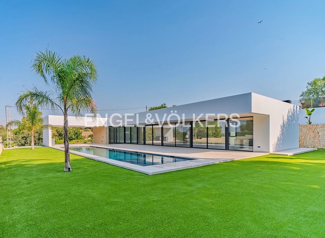 Vista exterior de Casa o xalet en venda en Busot amb Aire condicionat, Calefacció i Jardí privat