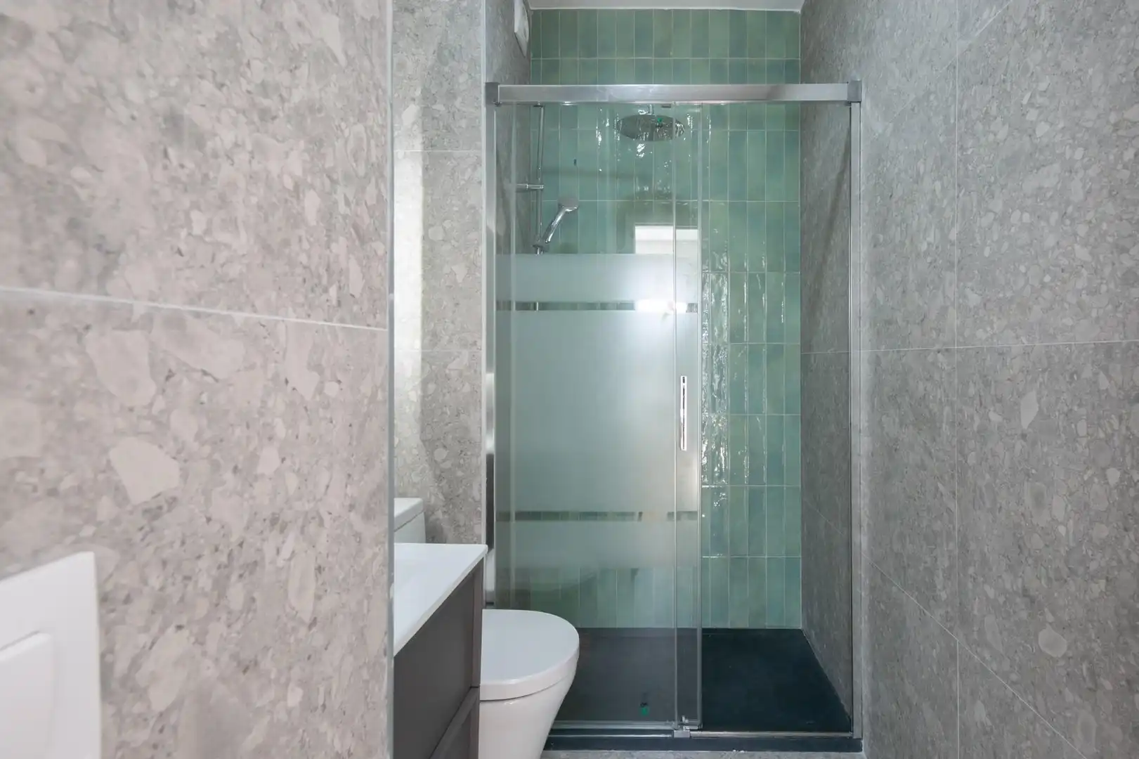 Bathroom of Flat for sale in L'Hospitalet de Llobregat  with Air Conditioner, Heating and Parquet flooring