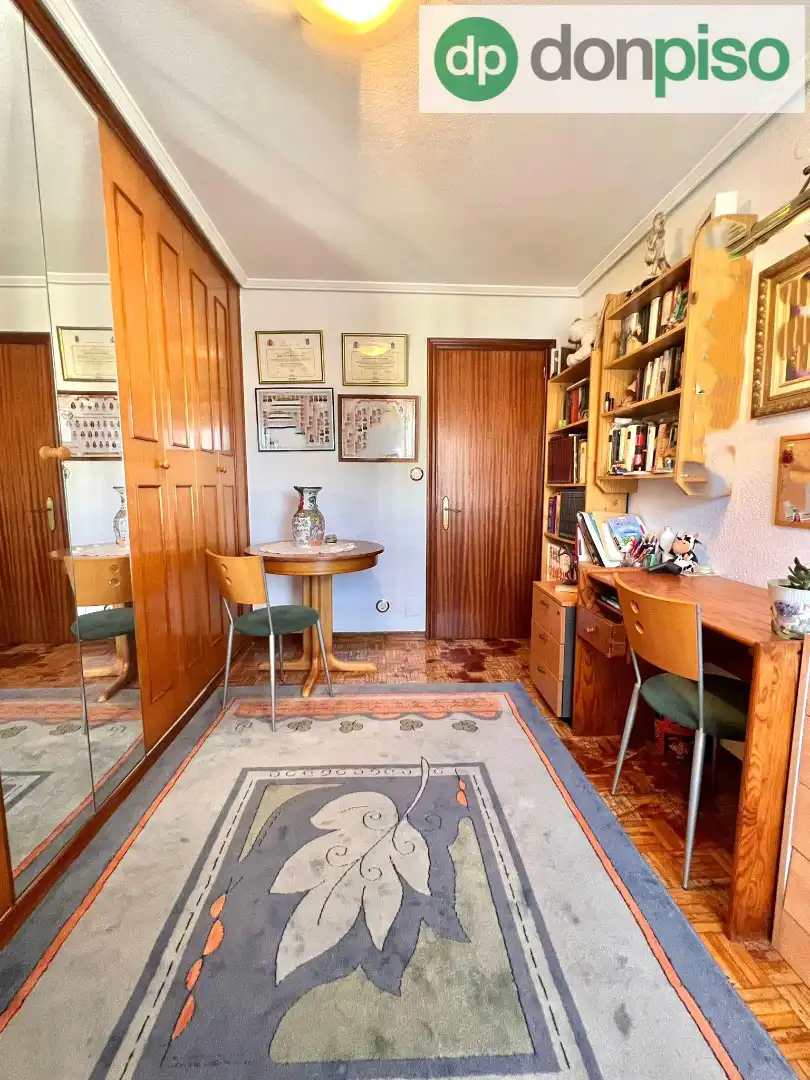 Schlafzimmer von Wohnung zum Verkauf in Santander mit Möbliert und Balkon