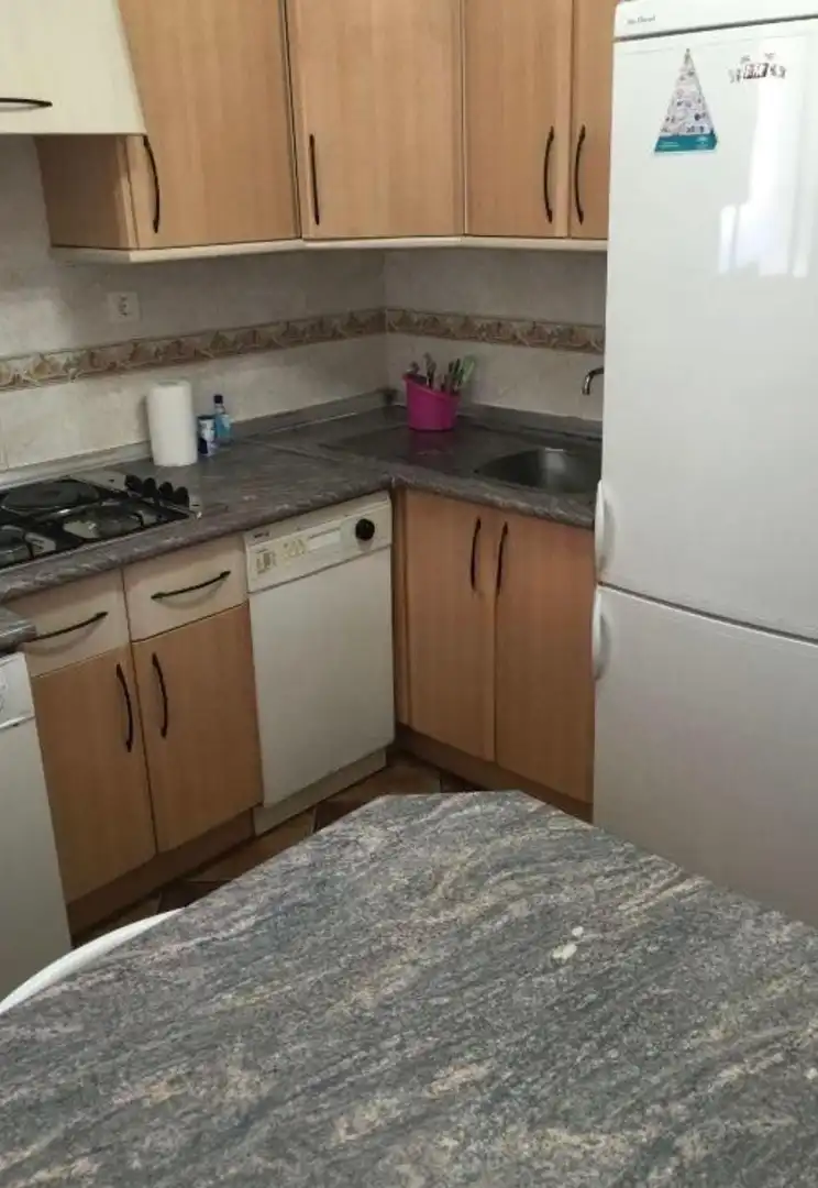 Cuina de Pis de lloguer en Granada amb Calefacció, Terrassa i Moblat