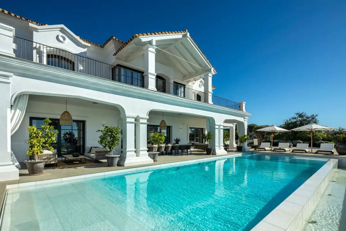Chalet con piscina en venta en Nueva Andalucía