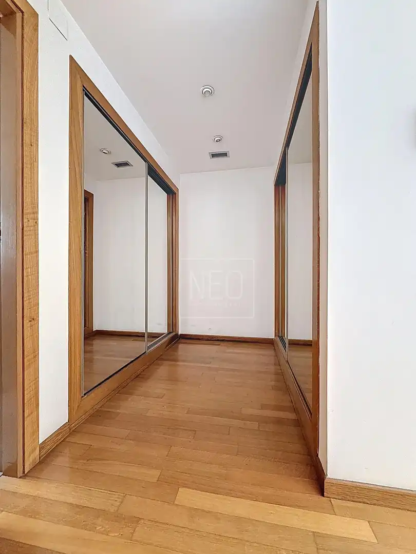 Einfamilien-Reihenhaus zum Verkauf in Granada mit Klimaanlage, Privatgarten und Terrasse
