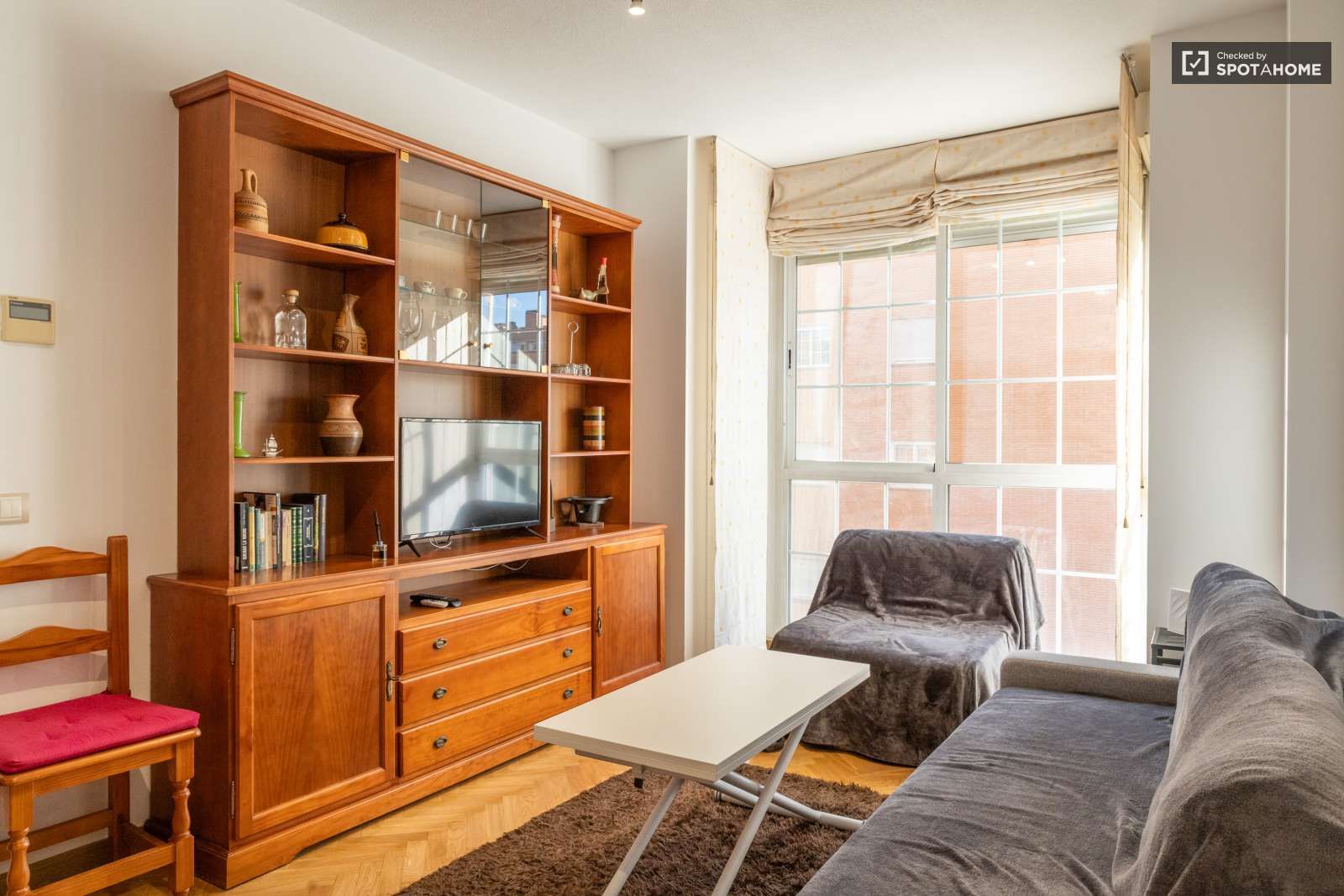 Living room of Study to share in  Madrid Capital  with Air Conditioner, Heating and Terrace