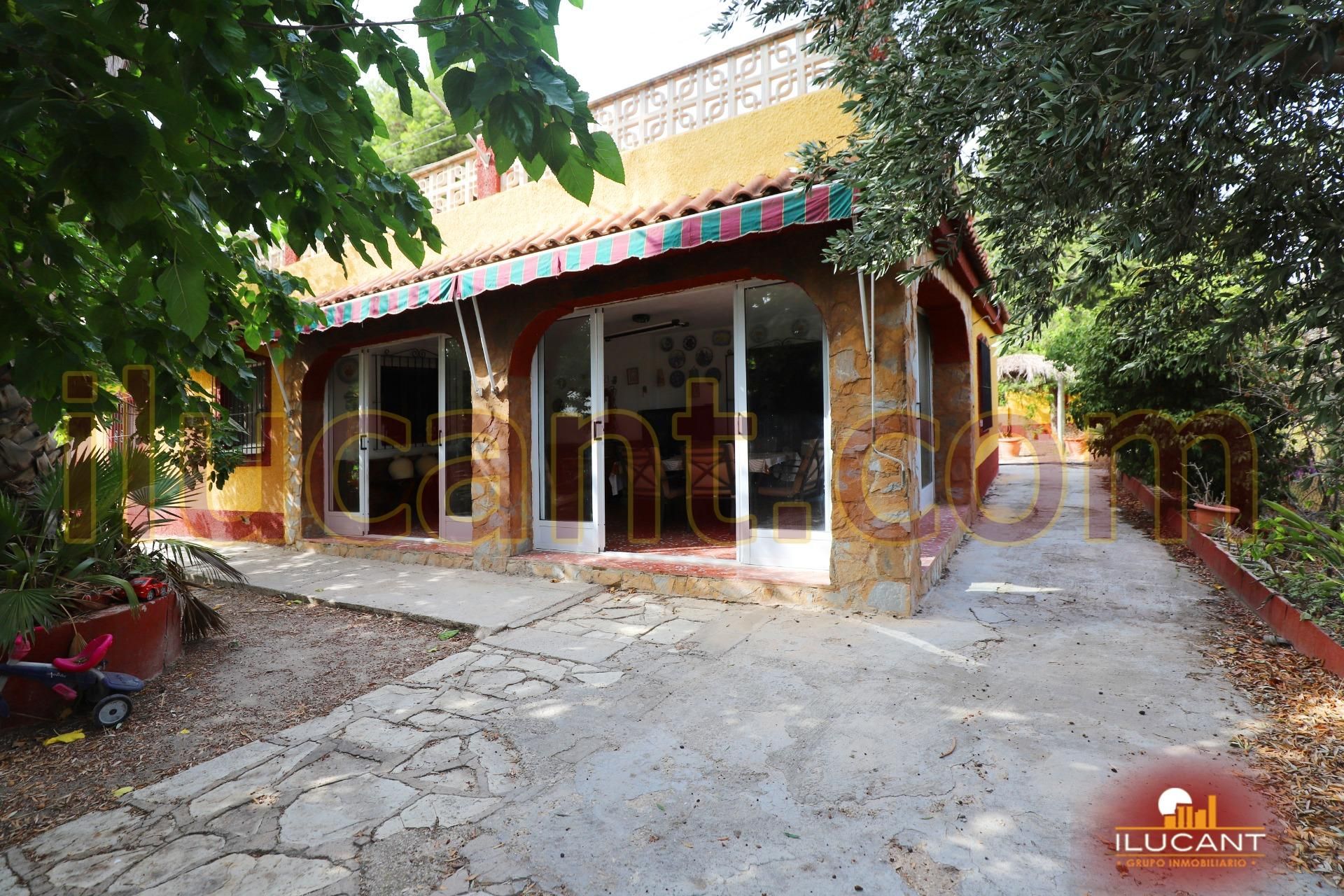 House or chalet for sale in Alicante / Alacant  with Private garden, Storage room and Furnished