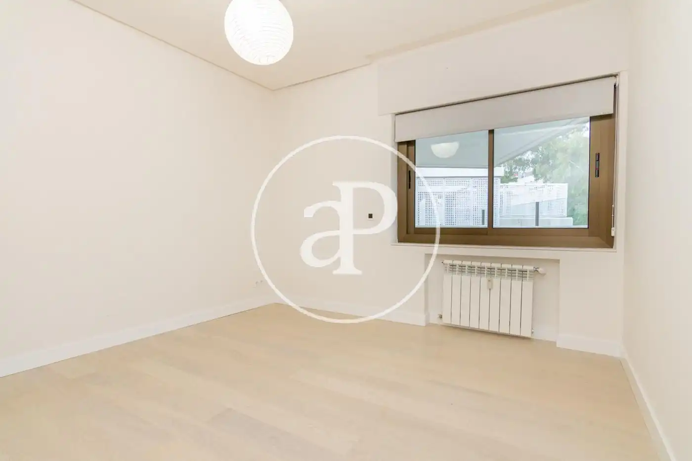 Sala de estar de Piso de alquiler en Madrid con Aire acondicionado, Calefacción y Jardín privado