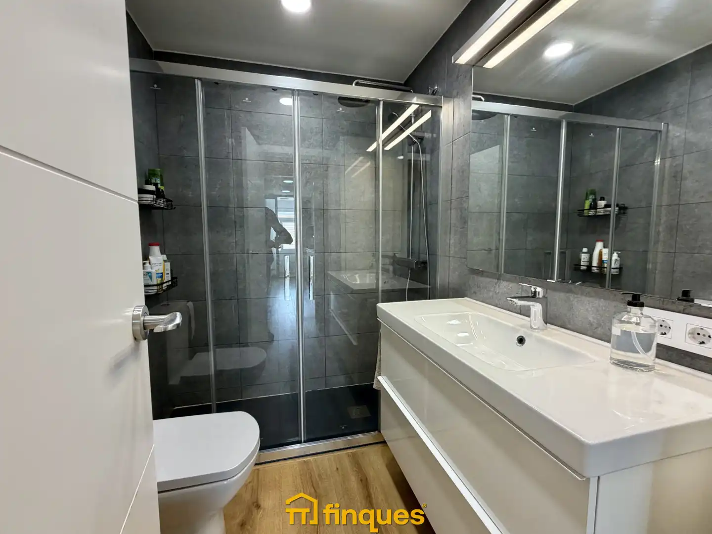 Baño de Piso en venta en Mollet del Vallès con Aire acondicionado, Calefacción y Parquet