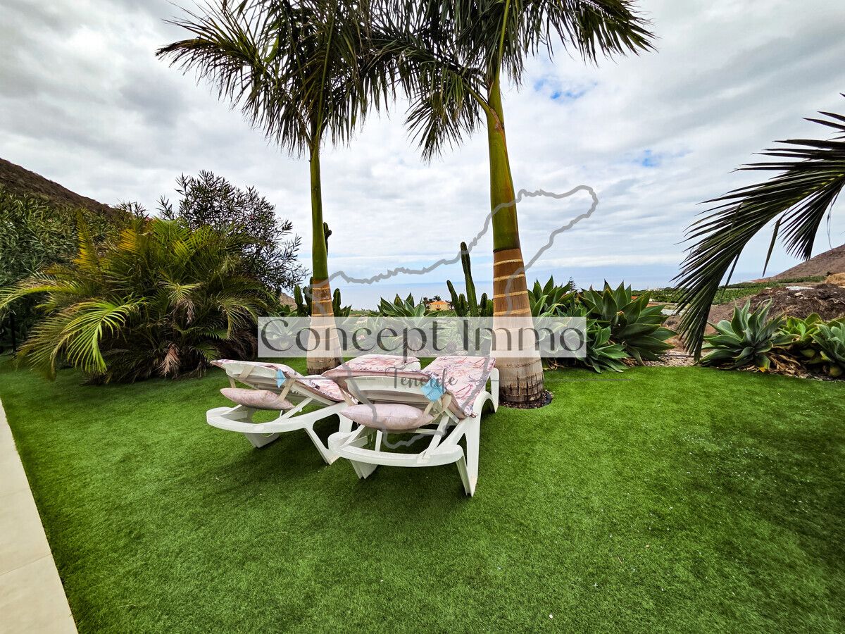Garden of Building for sale in Santiago del Teide  with Alarm