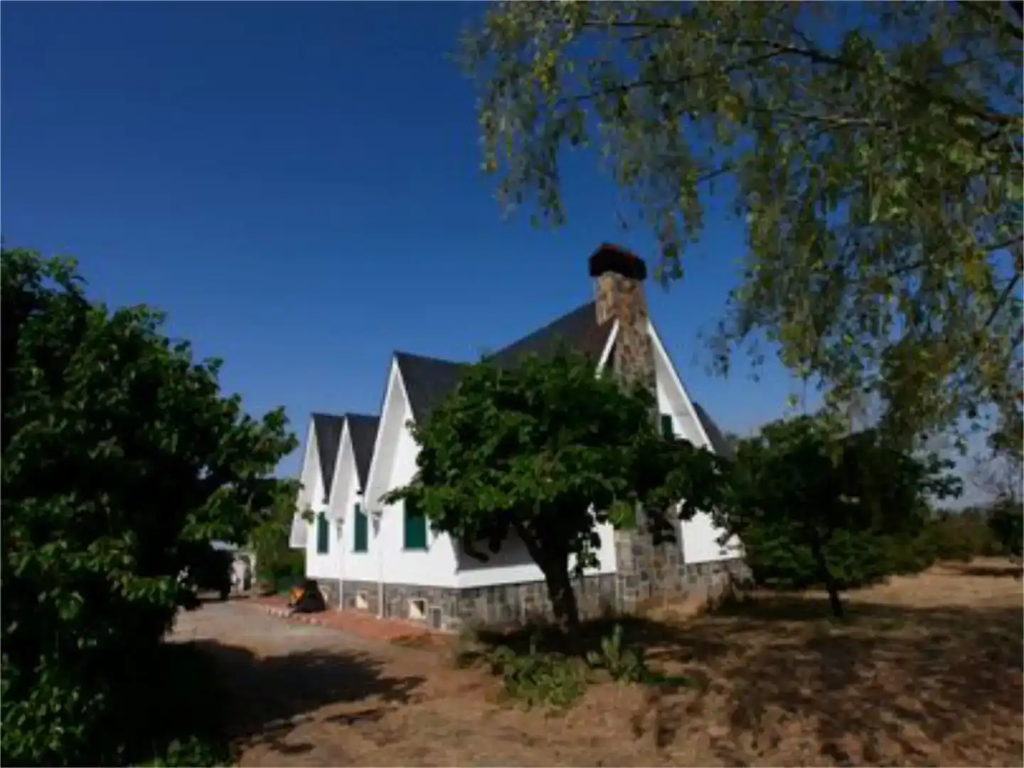 Vista exterior de Casa o chalet de alquiler en Serrada con Jardín privado y Amueblado