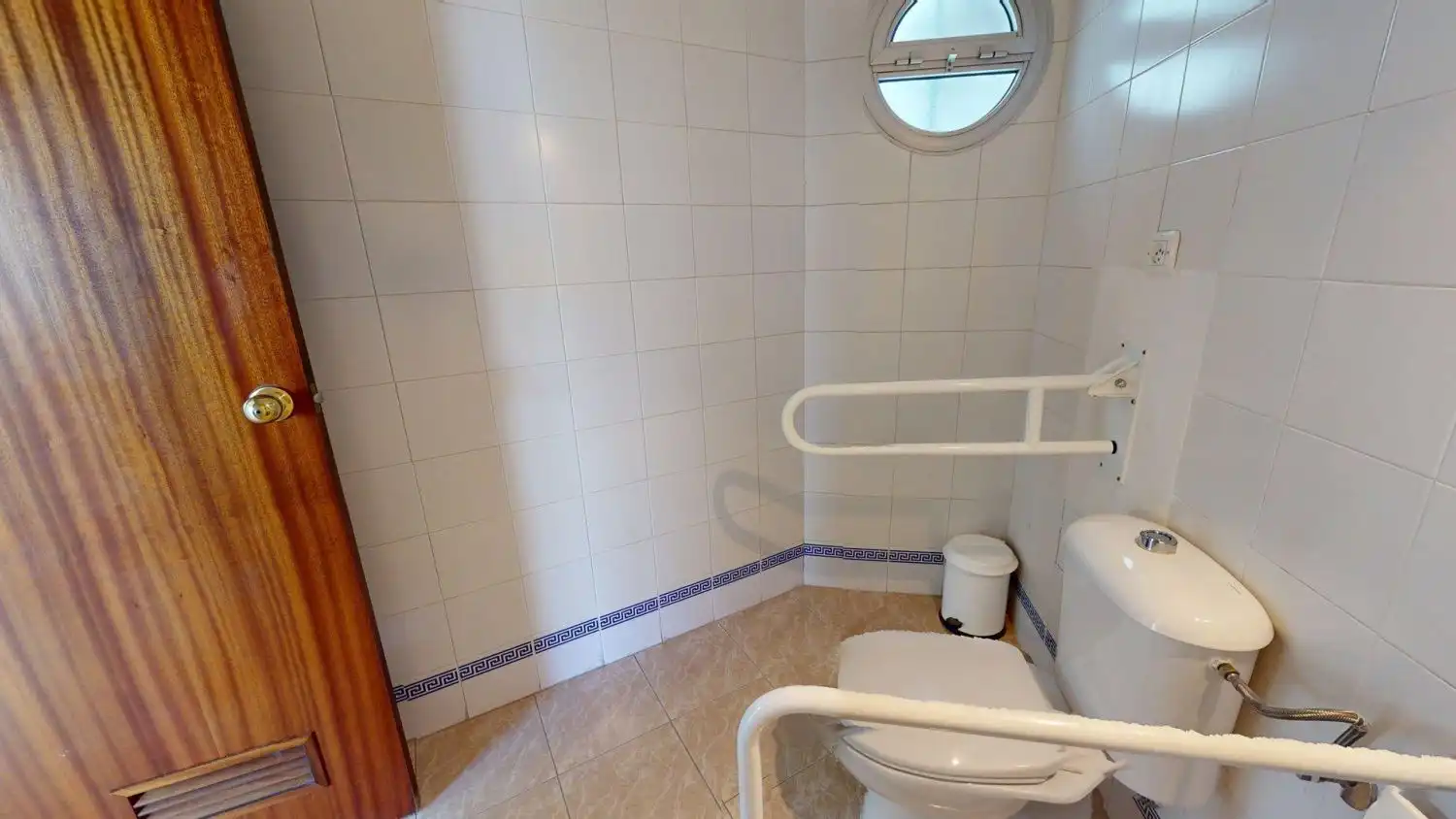 Bathroom of Office for rent in Montequinto  with Air Conditioner and Terrace