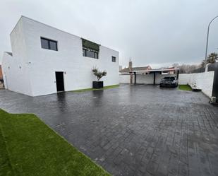 Vista exterior de Nau industrial en venda en Paracuellos de Jarama amb Calefacció i Alarma