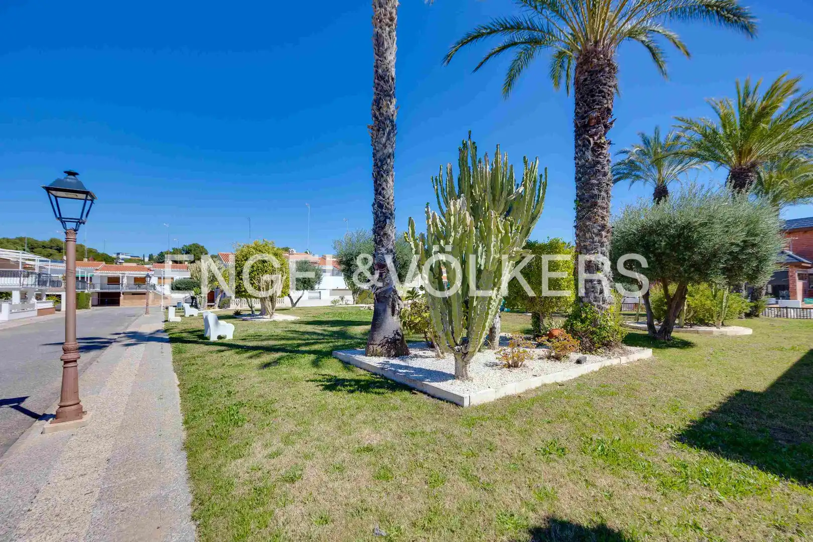 Vista exterior de Casa o xalet en venda en Orihuela amb Aire condicionat, Calefacció i Terrassa