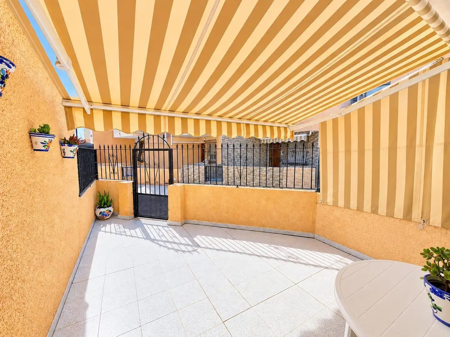 Casa amb terrassa en venda a Pasaje los alcazares, imagen 4