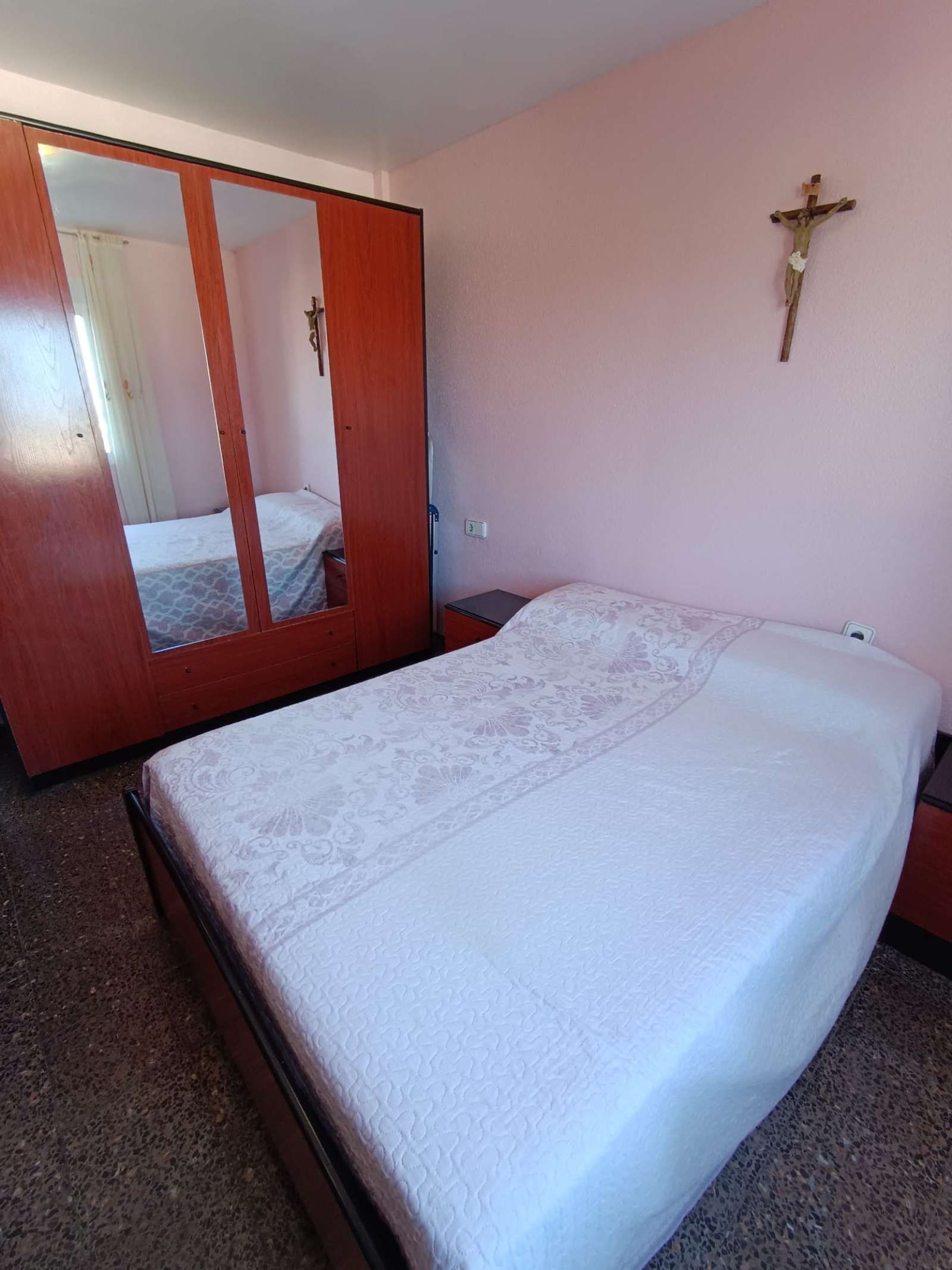 Flat to share in Juan XXIII