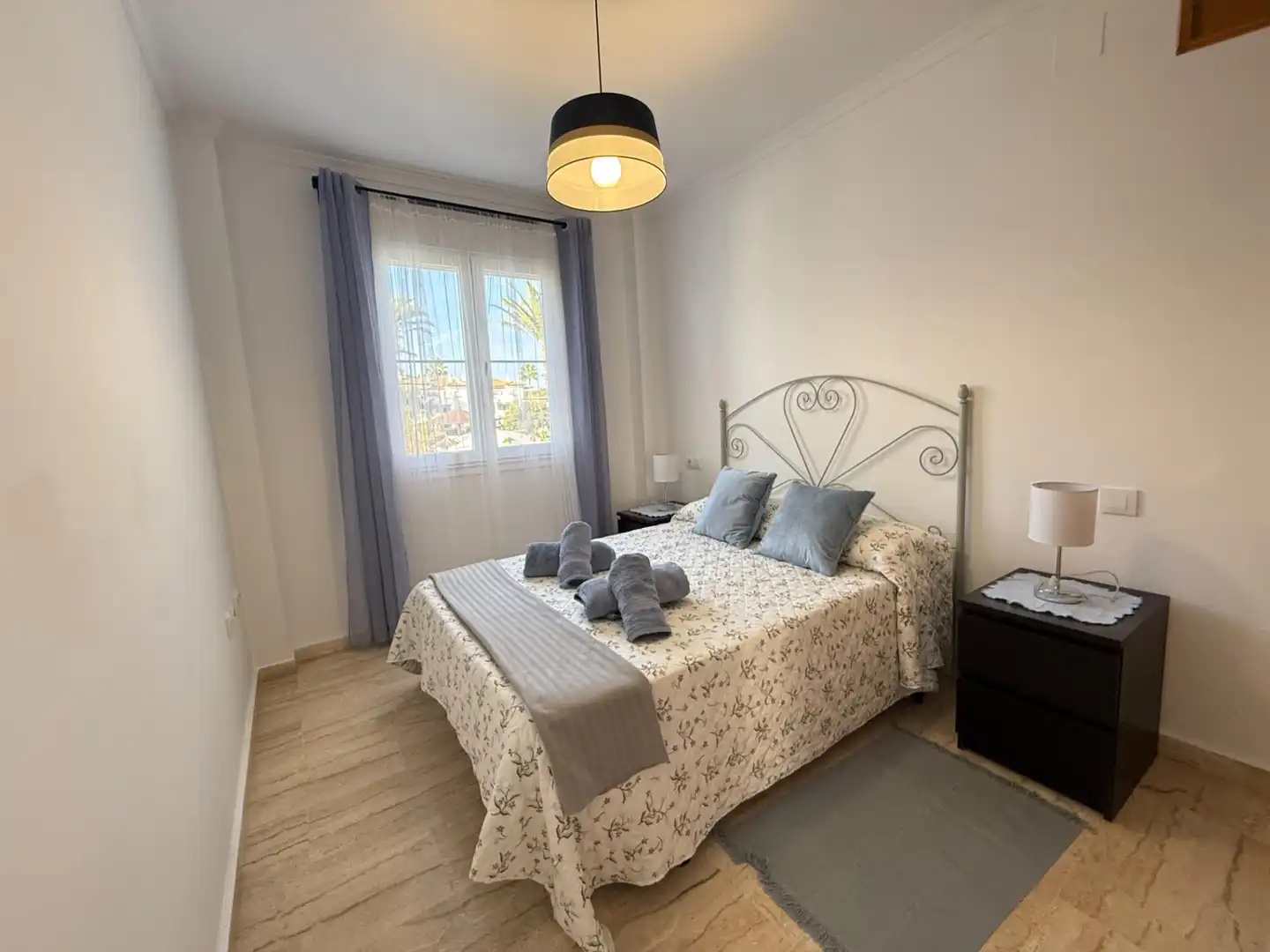 Dormitori de Apartament en venda en Chiclana de la Frontera amb Terrassa, Moblat i Piscina comunitària