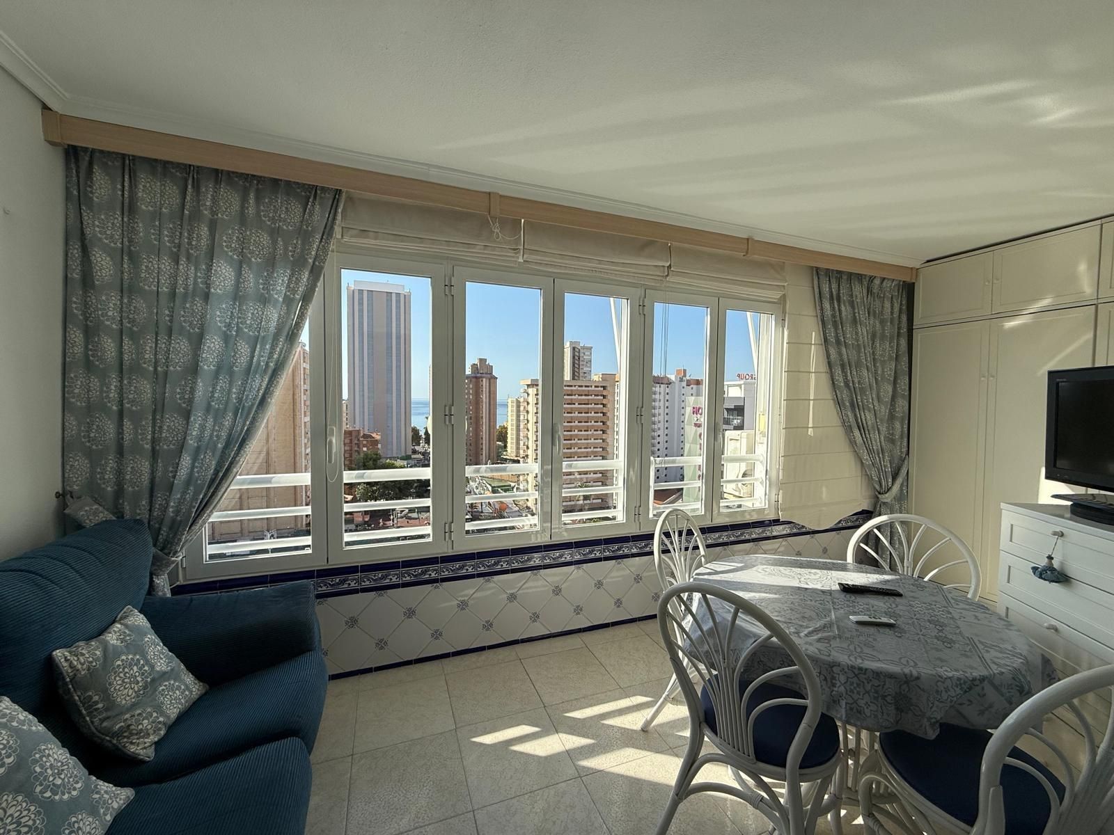 Dormitori de Apartament en venda en  Madrid Capital amb Aire condicionat, Terrassa i Traster