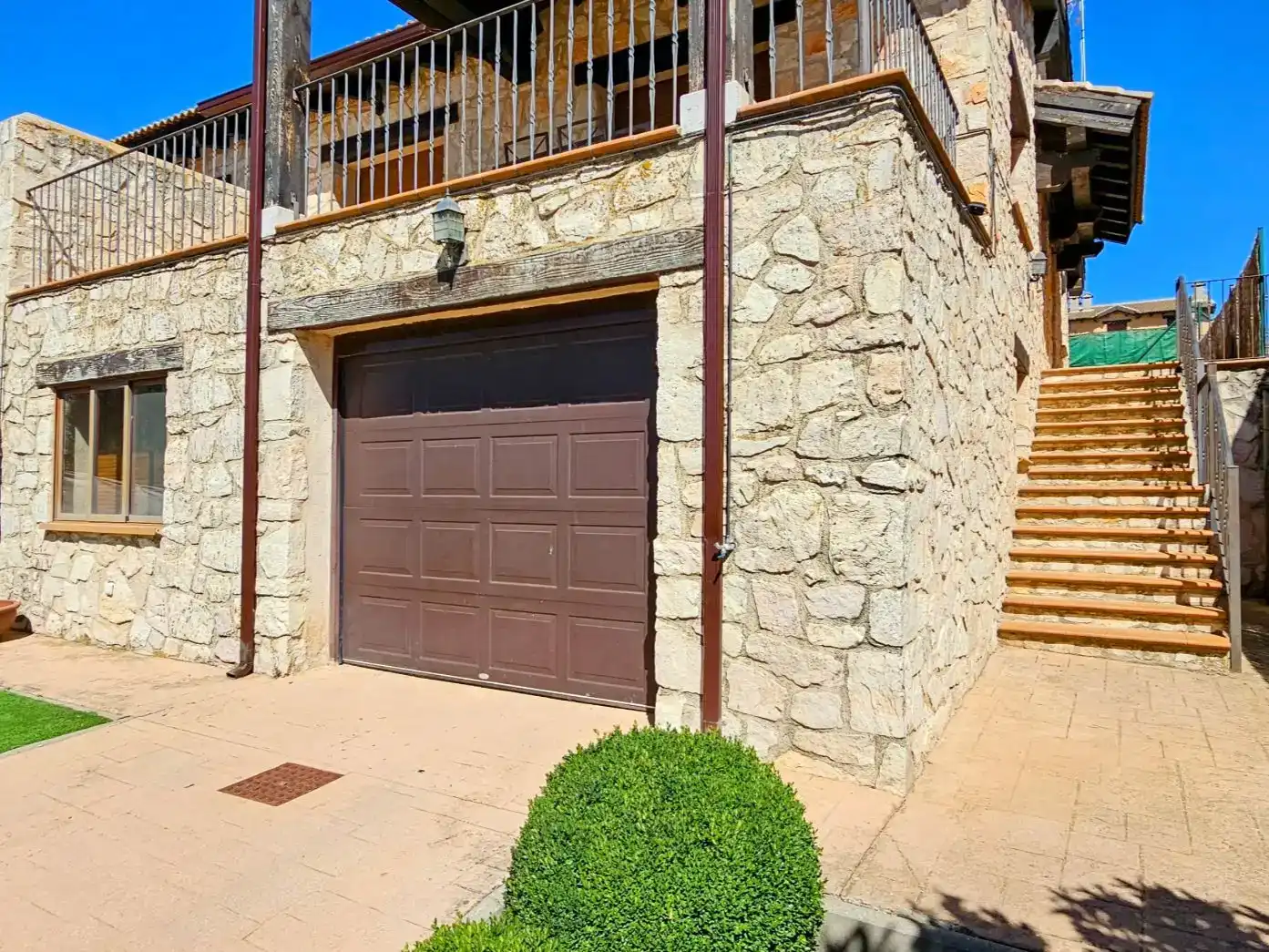 Vista exterior de Casa o xalet en venda en Grajera amb Jardí privat