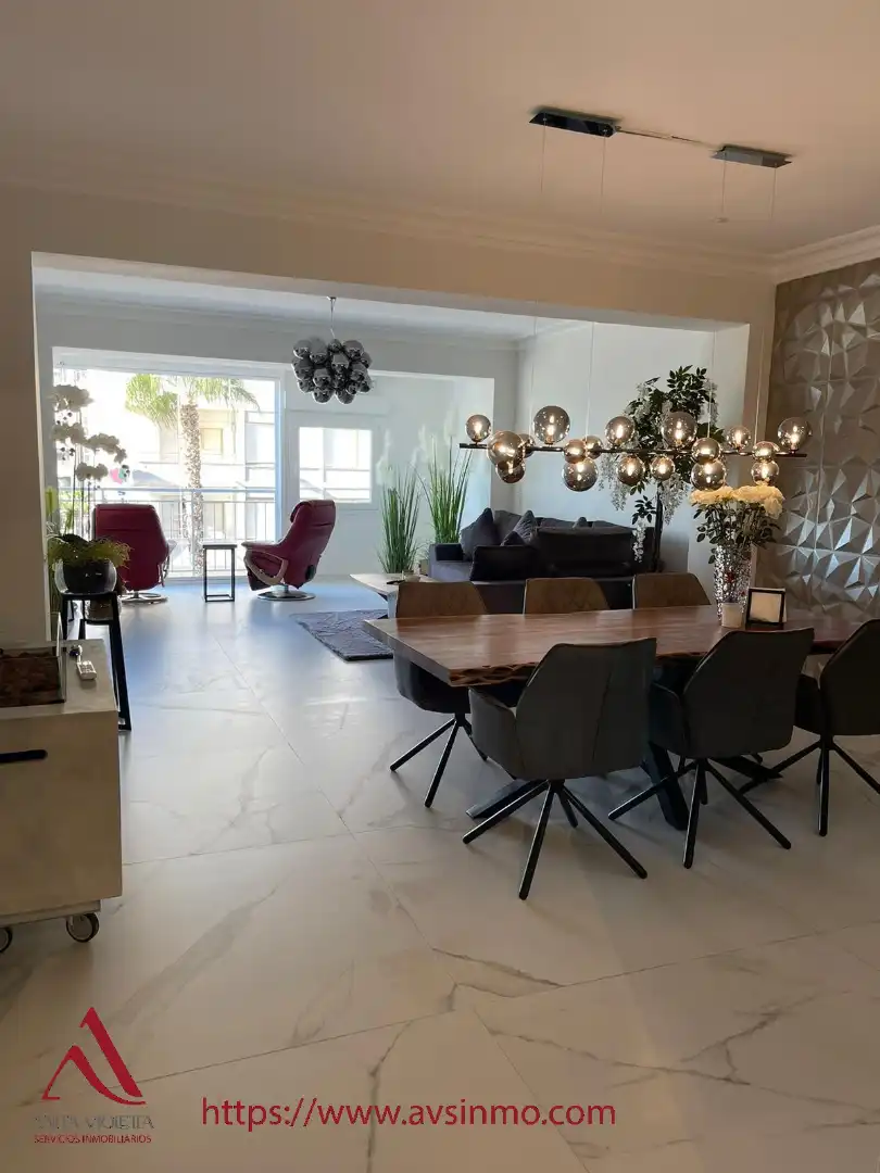 Menjador de Apartament en venda en Torrevieja amb Aire condicionat, Moblat i Forn