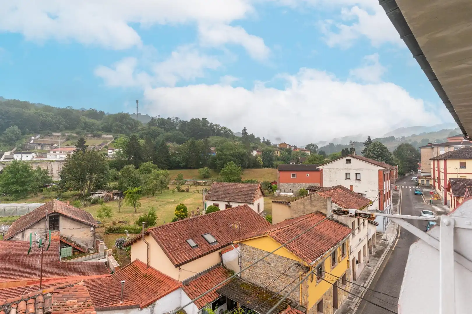 Vista exterior de Pis en venda en Oviedo  amb Calefacció, Terrassa i Moblat