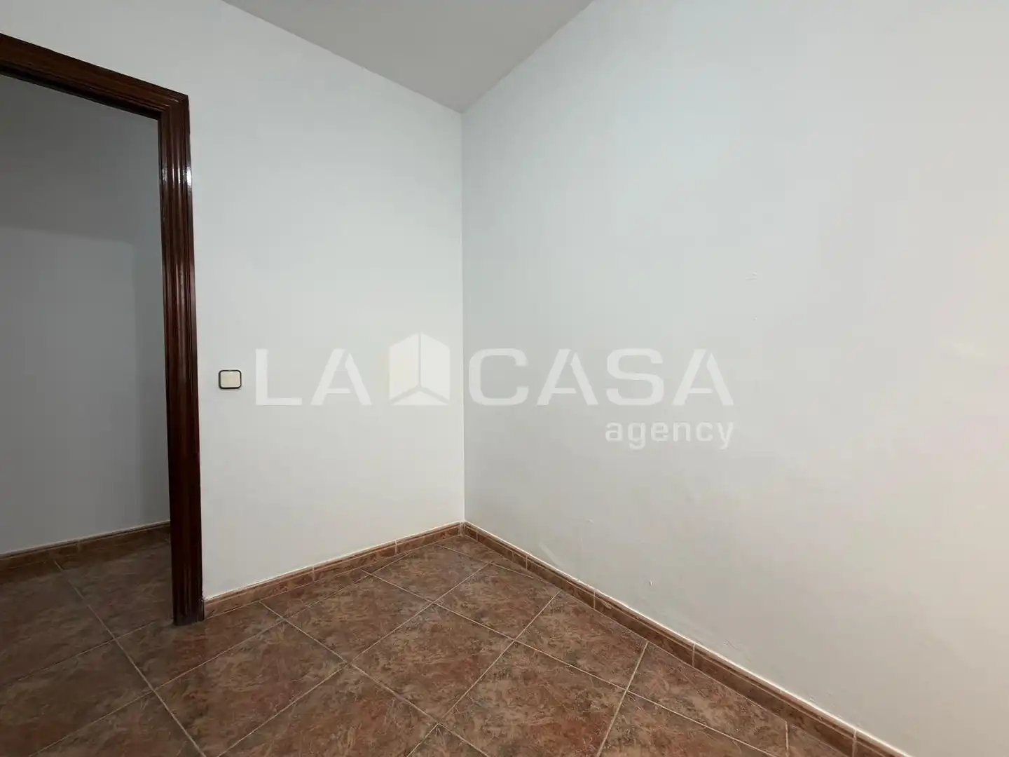 Wohnung zum Verkauf in Santa Coloma de Gramenet mit Heizung, Terrasse und Abstellraum