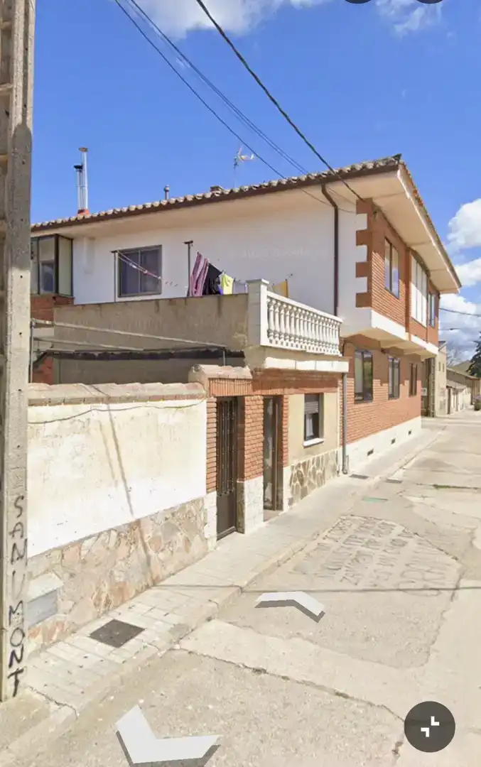 Vista exterior de Casa adosada en venda en Villafáfila amb Jardí privat, Parquet i Traster