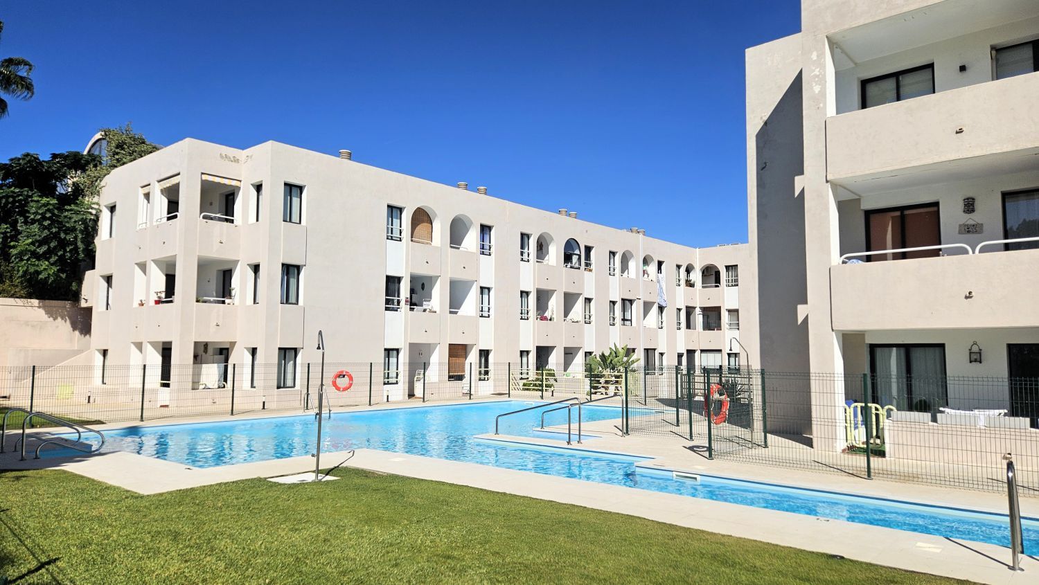 Piscina de Apartament en venda en Sotogrande amb Aire condicionat, Calefacció i Piscina comunitària