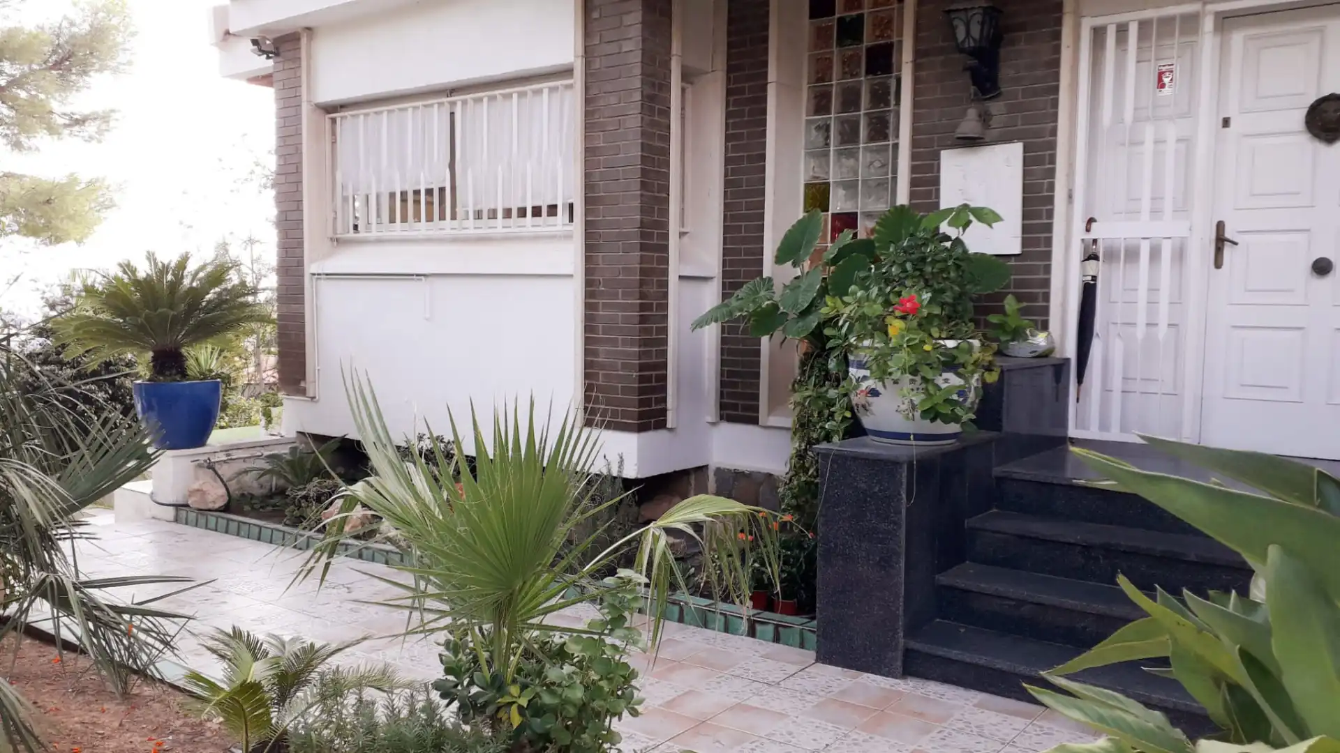 Vista exterior de Casa o xalet en venda en Castelldefels amb Aire condicionat, Calefacció i Jardí privat