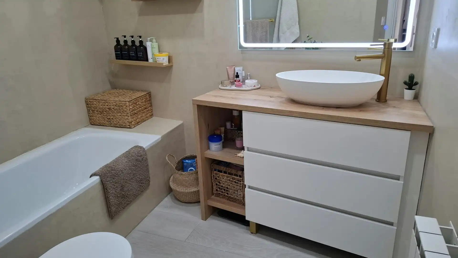 Bathroom of Flat for sale in Vallirana  with Air Conditioner, Heating and Terrace