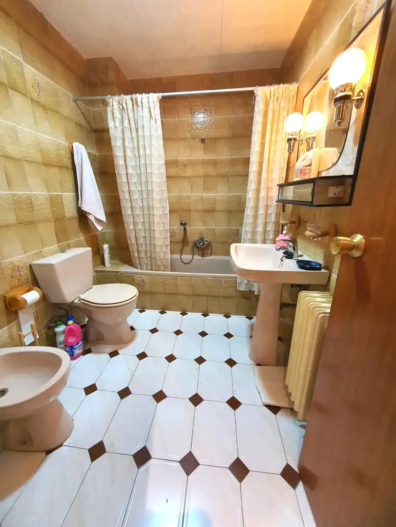 Baño de Piso en venta en Quesada con Calefacción y Terraza