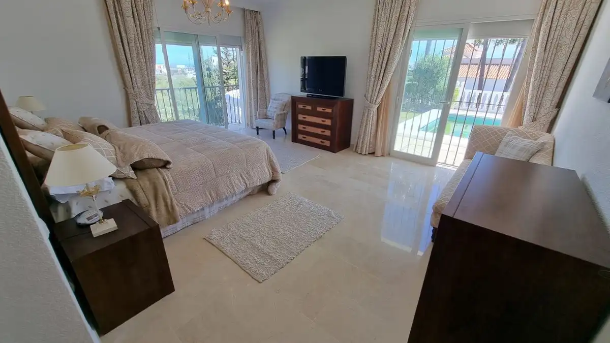 Dormitori de Casa o xalet de lloguer en Benahavís amb Aire condicionat, Jardí privat i Terrassa