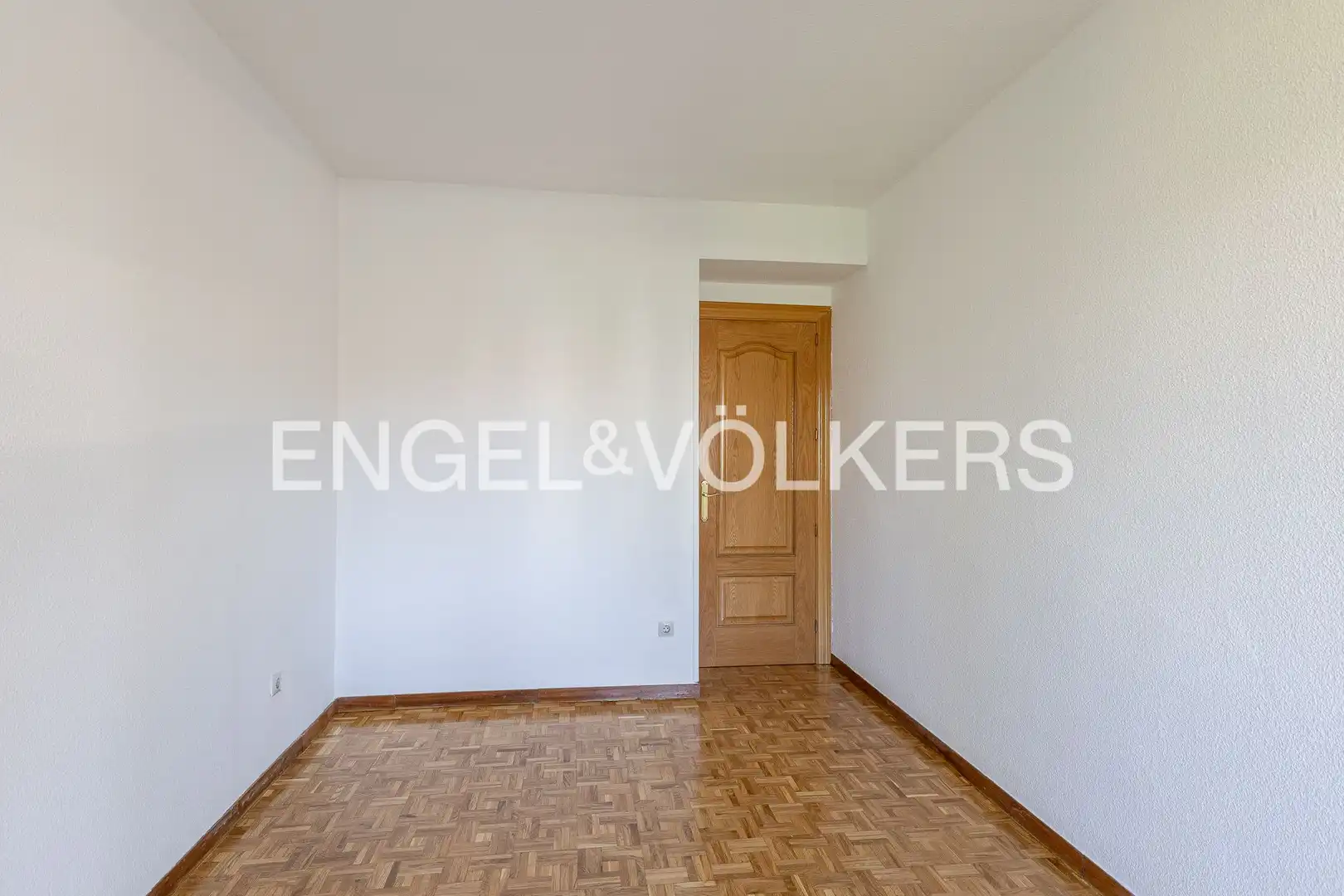 Bedroom of Flat for rent in Madrid  with Air Conditioner, Heating and Private garden
