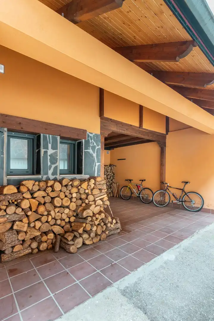 Casa adosada en venda en Puebla de Lillo amb Calefacció, Jardí privat i Terrassa