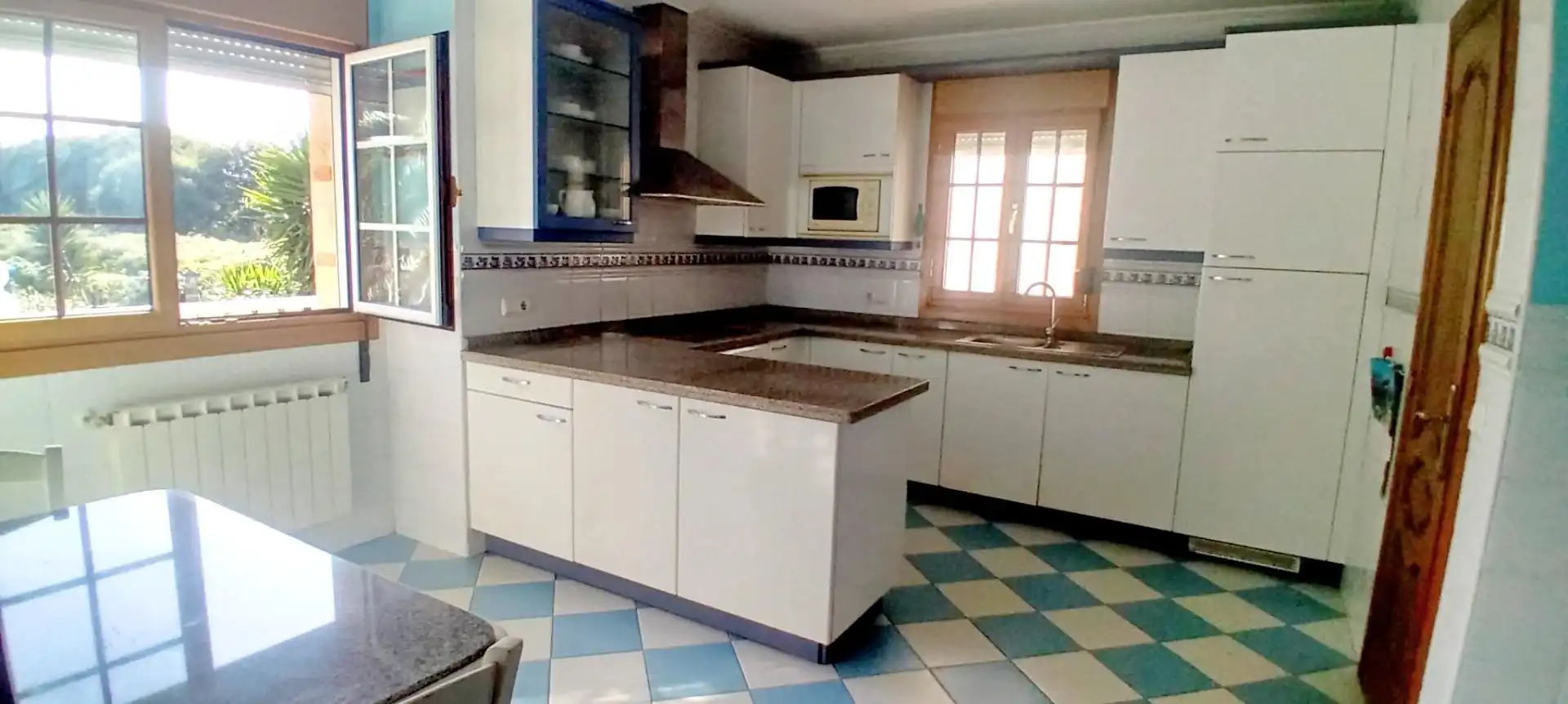 Cocina de Casa o chalet en venta en El Franco  con Calefacción, Jardín privado y Terraza