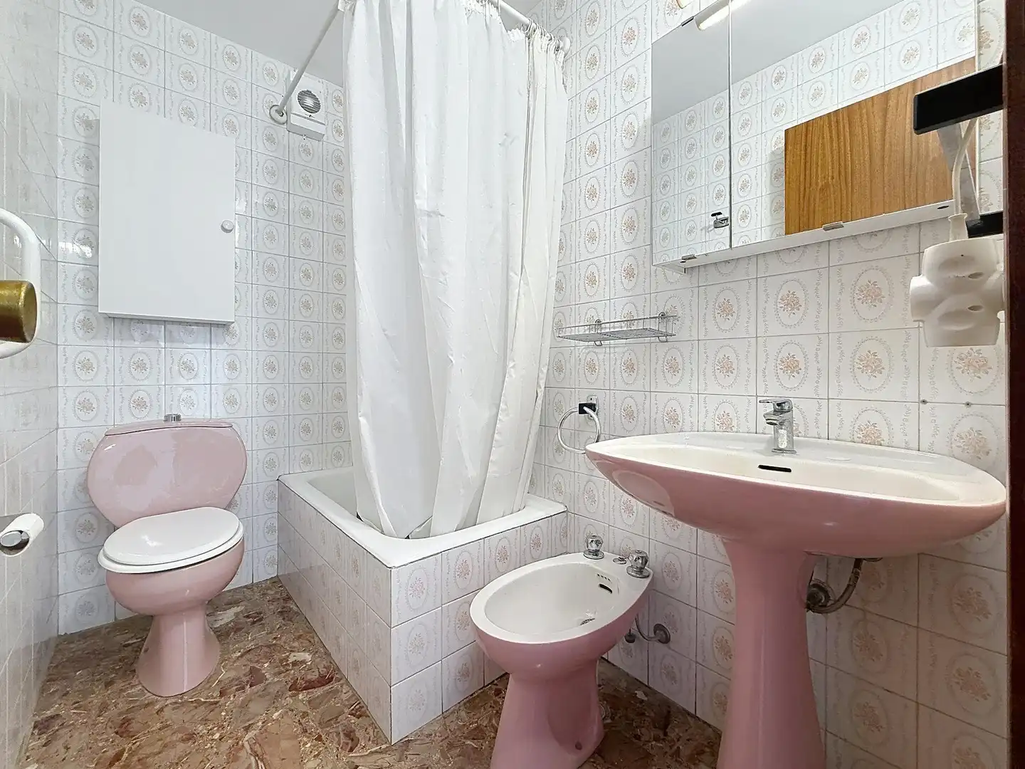 Baño de Ático de alquiler en Fuengirola con Terraza y Amueblado
