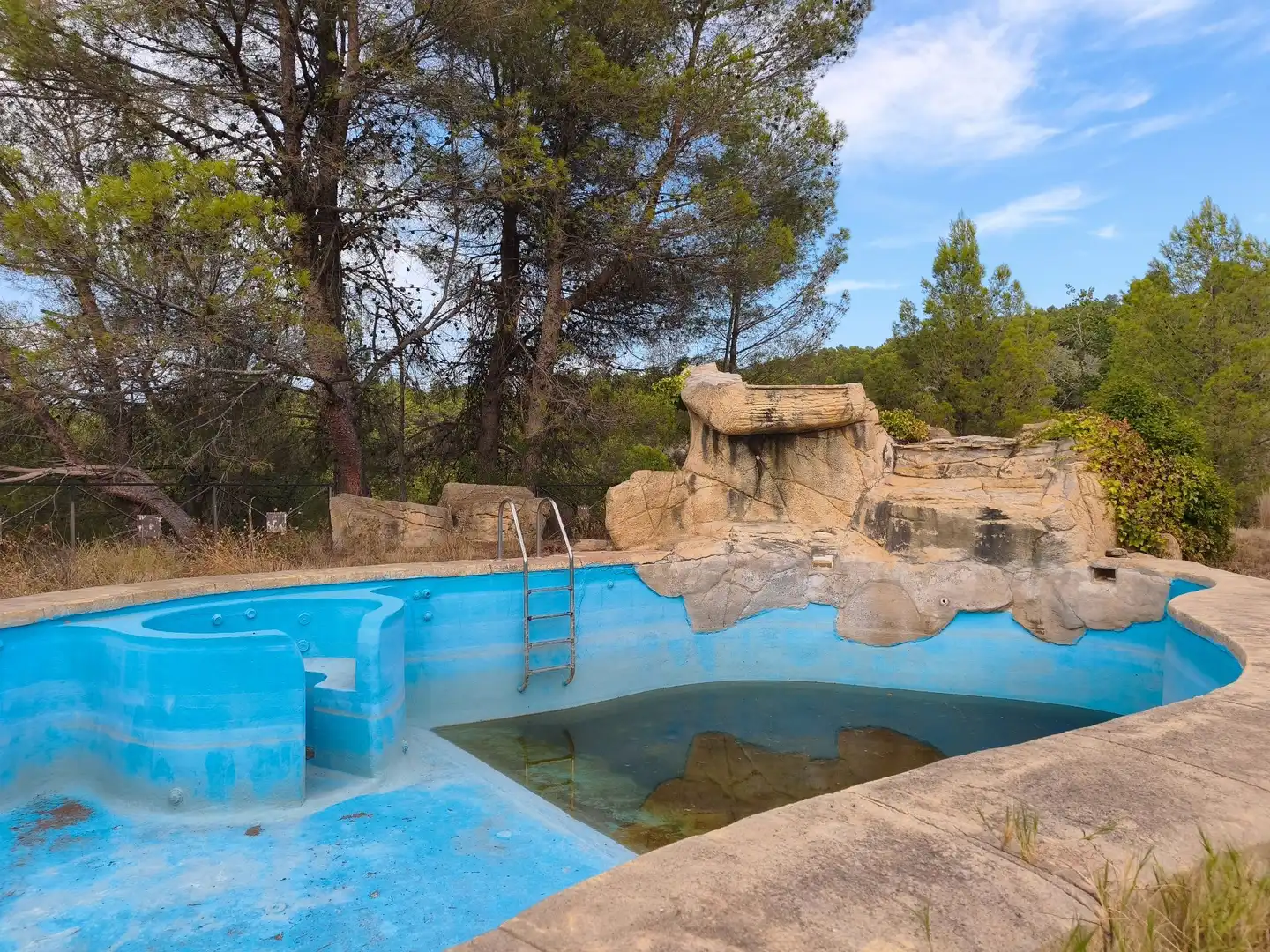 Swimming pool of Houses for sale in Millena  with Air Conditioner, Terrace and Storage room