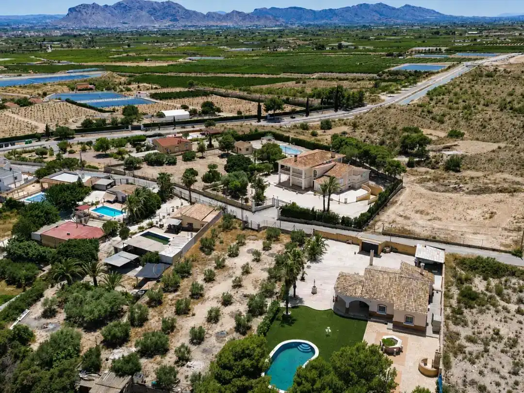 Vista exterior de Finca rústica en venda en Albatera amb Aire condicionat i Piscina