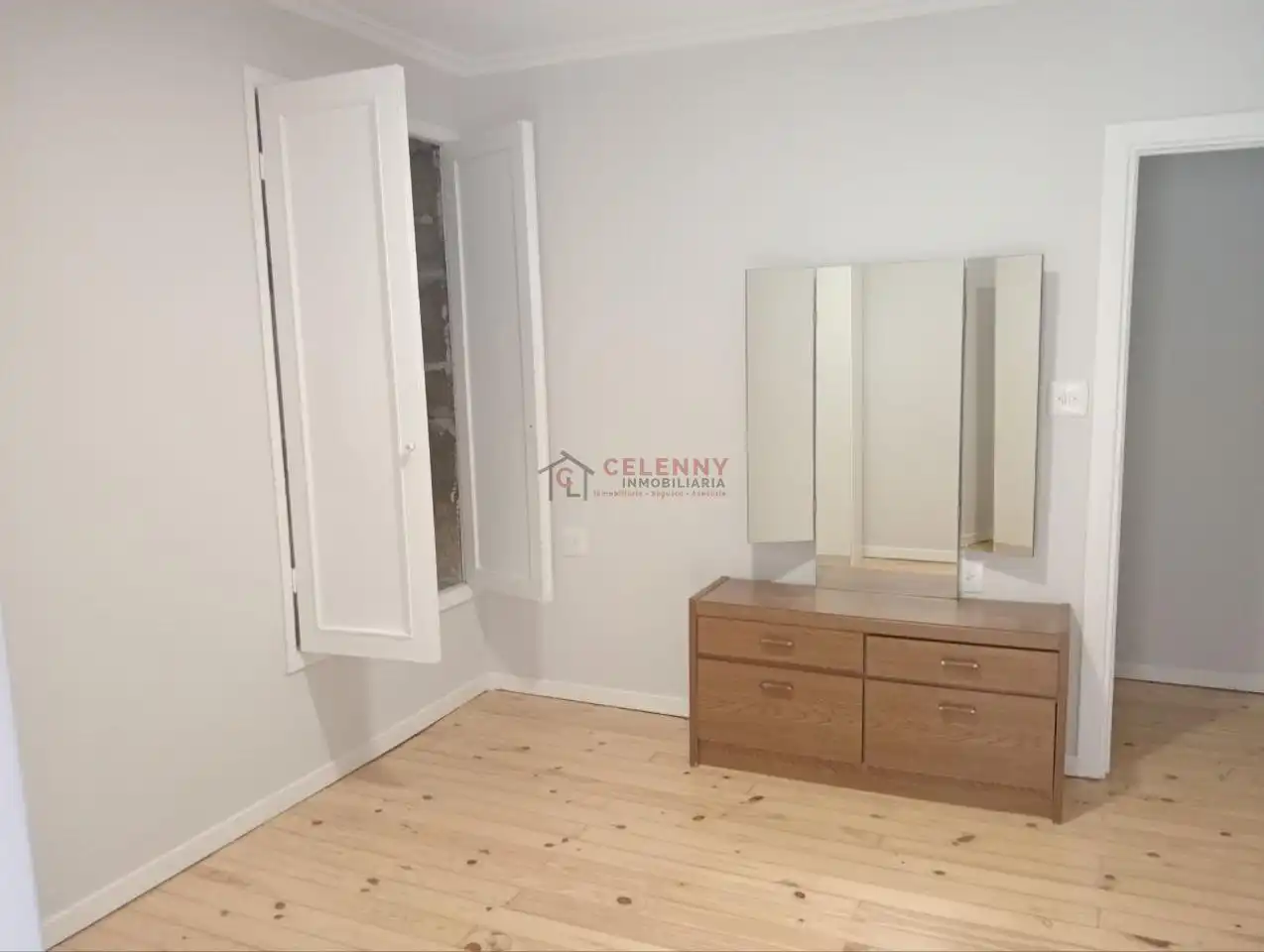 Schlafzimmer von Einfamilien-Reihenhaus zur Miete in San Cibrao das Viñas mit Heizung und Balkon